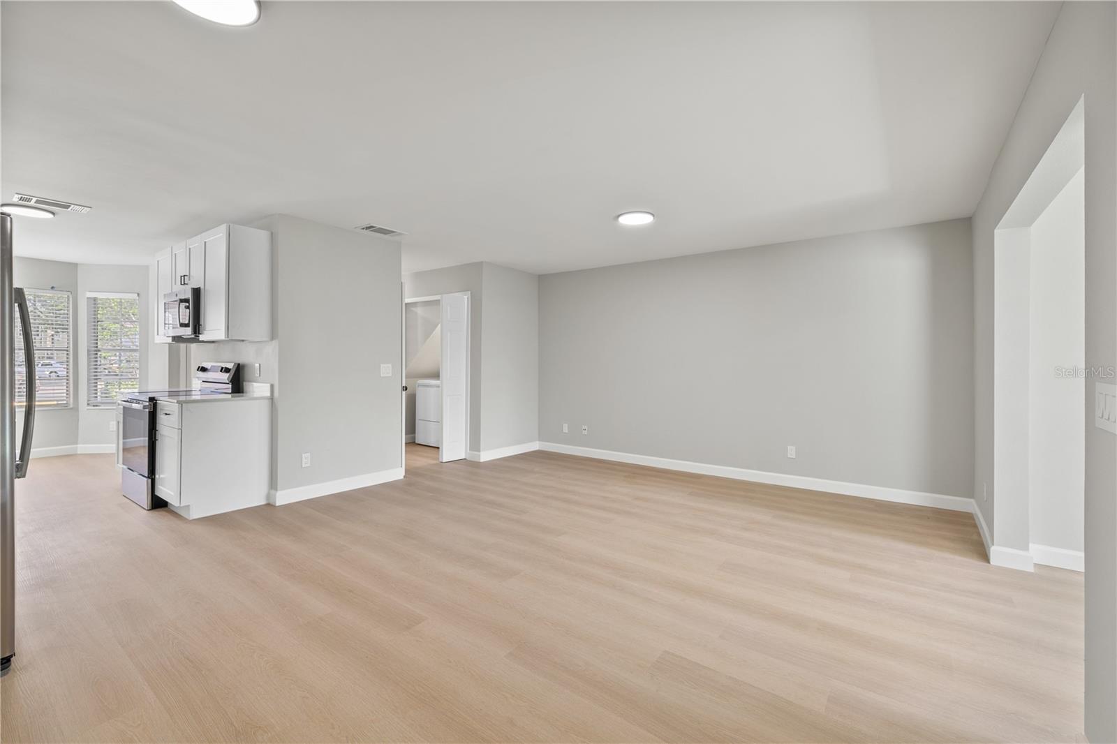 WHISPER LAKES - Residential