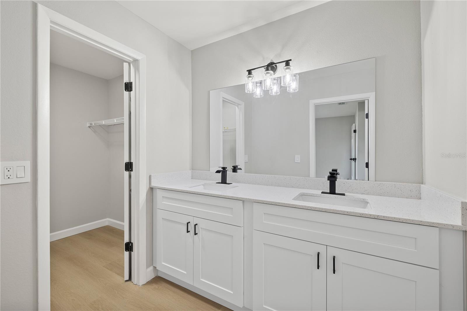 WHISPER LAKES - Residential