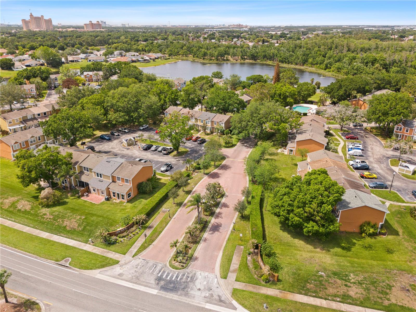 WHISPER LAKES - Residential