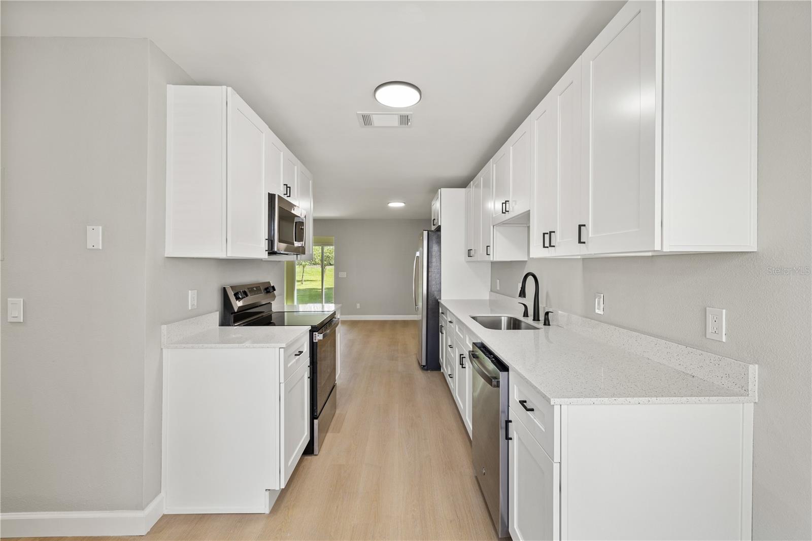 WHISPER LAKES - Residential