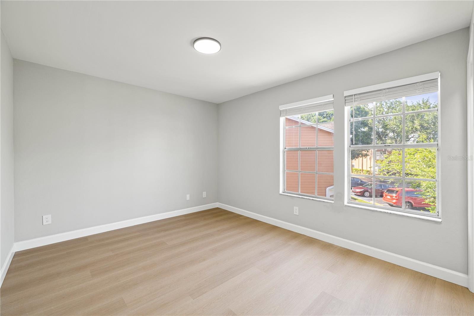 WHISPER LAKES - Residential