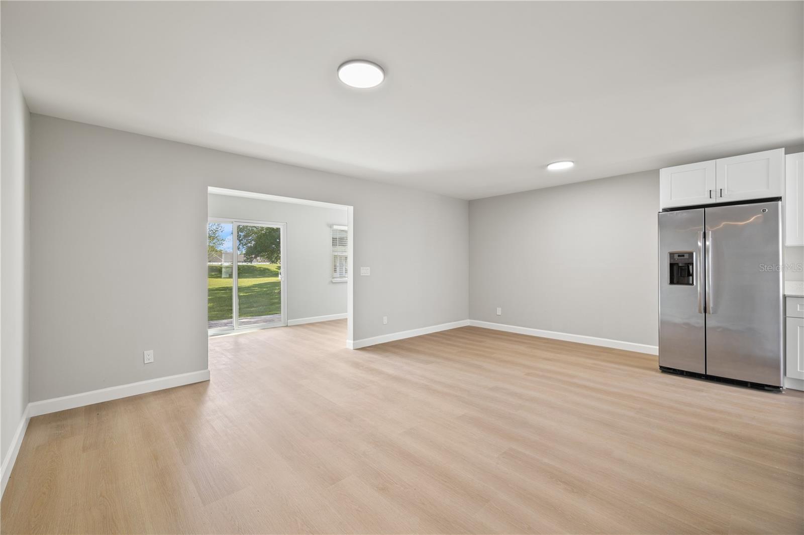 WHISPER LAKES - Residential