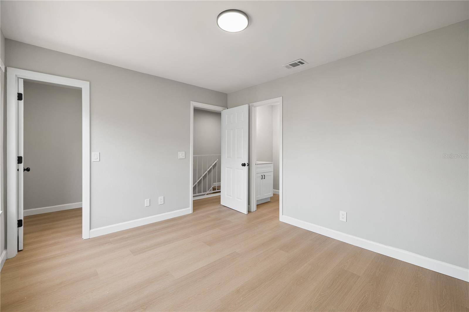 WHISPER LAKES - Residential