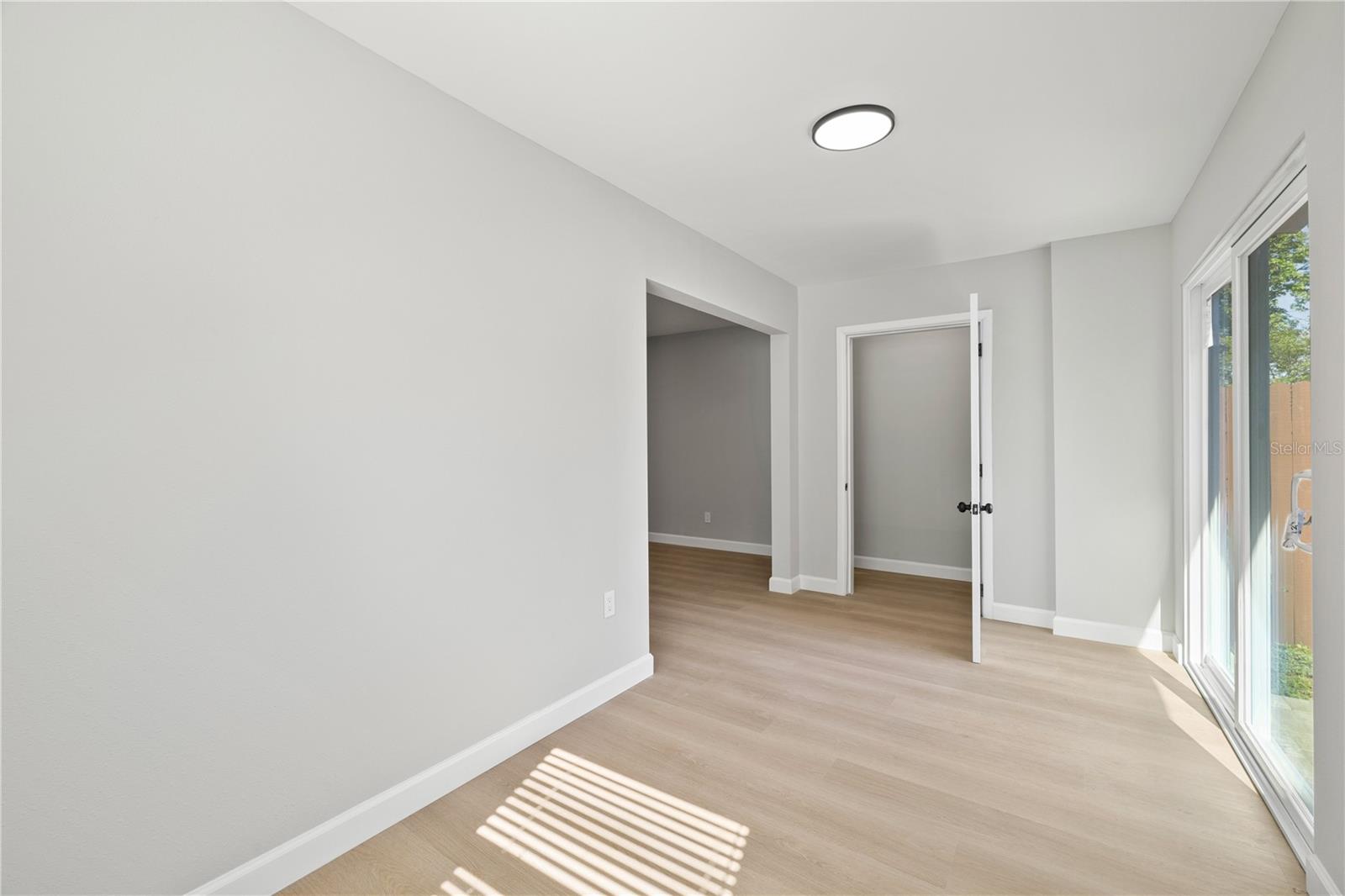 WHISPER LAKES - Residential