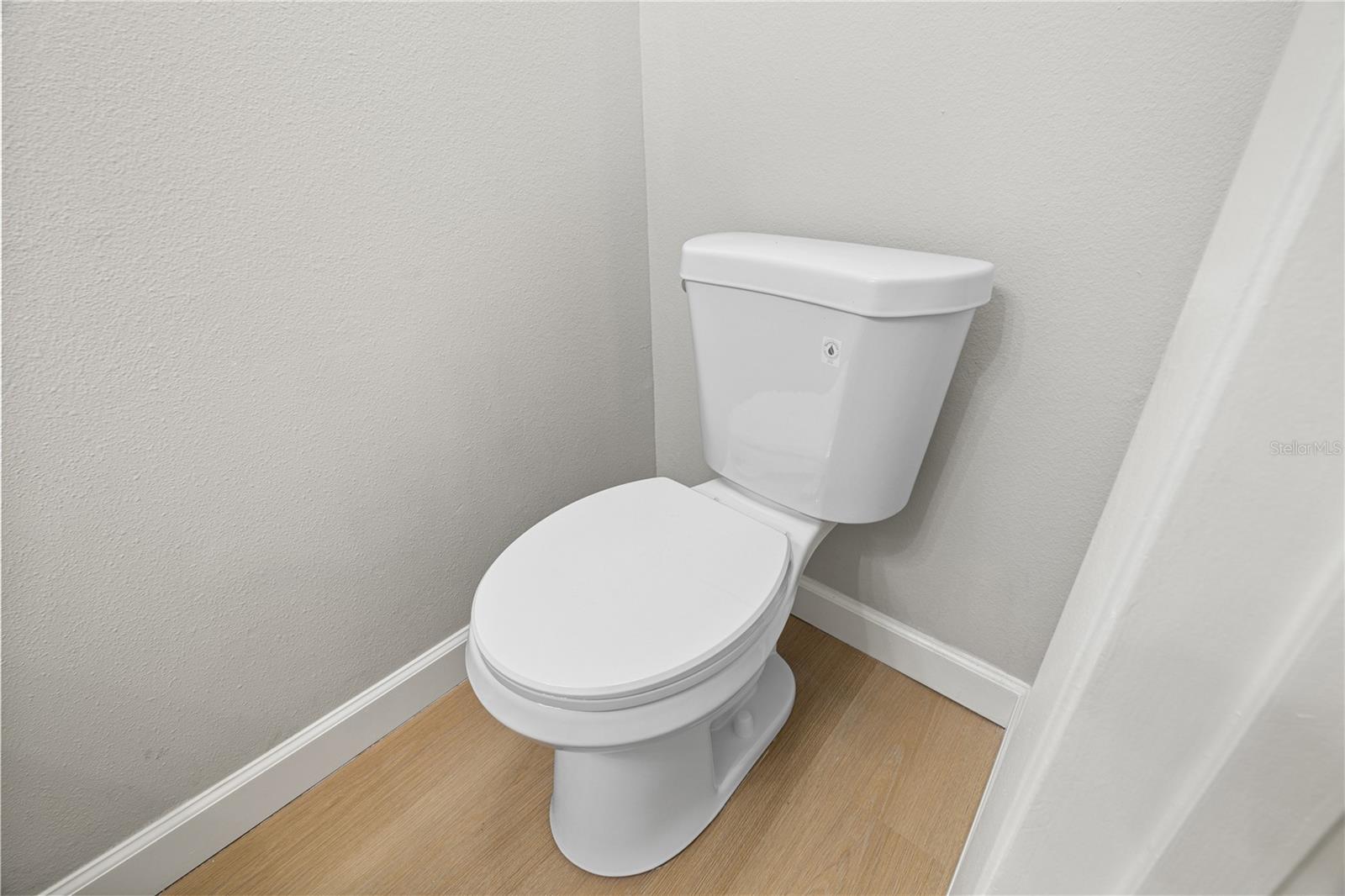 WHISPER LAKES - Residential