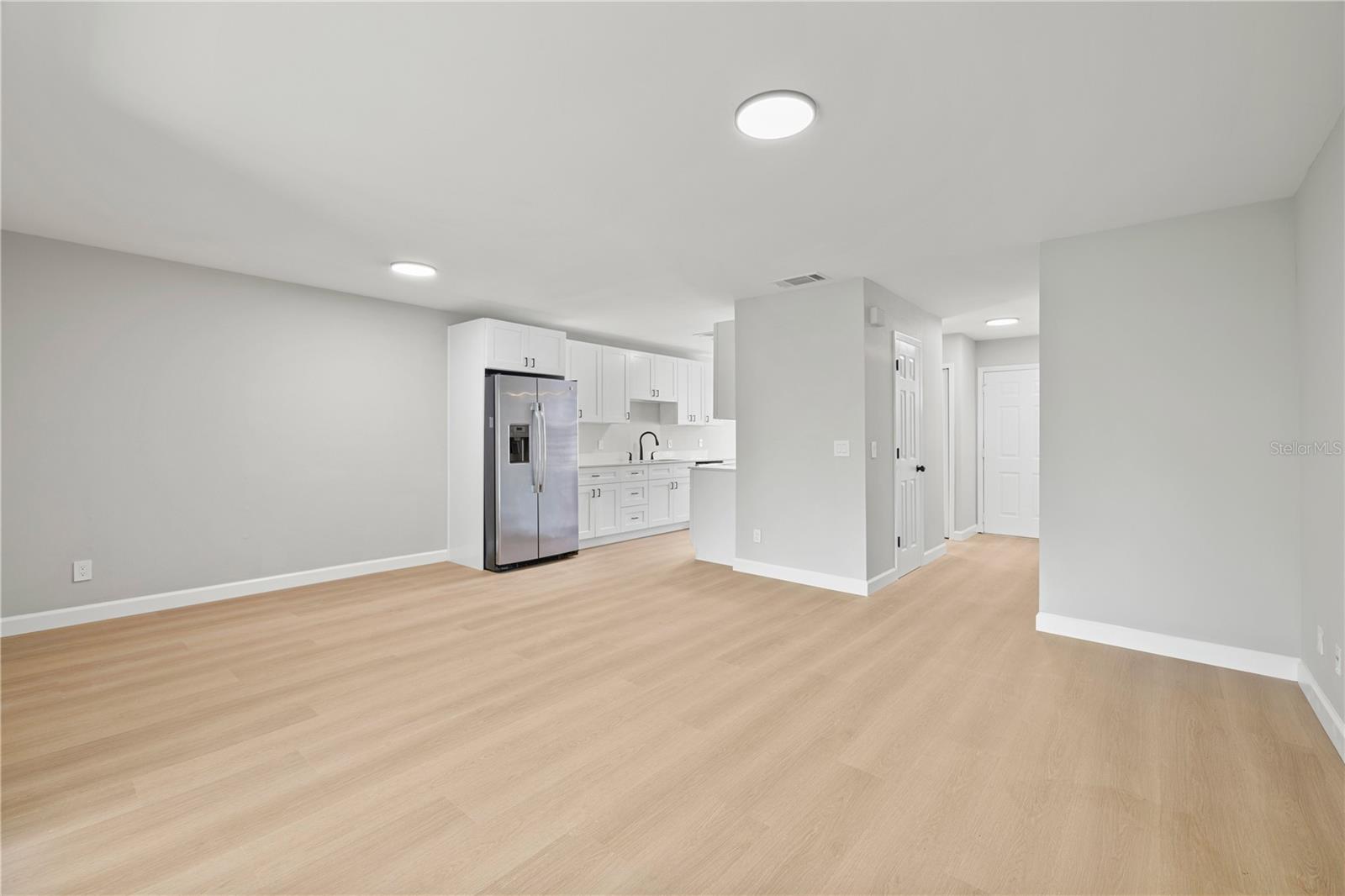 WHISPER LAKES - Residential