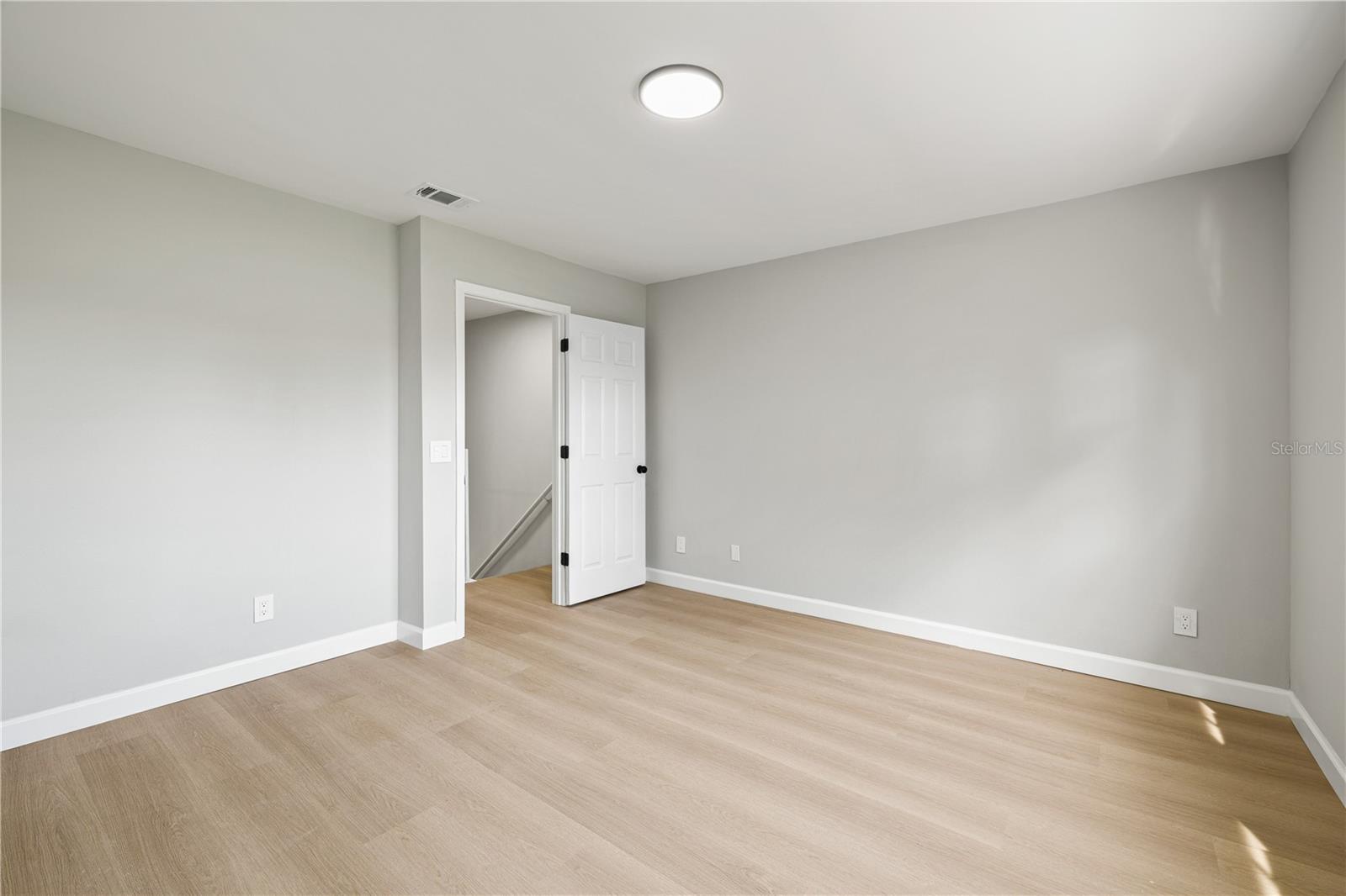 WHISPER LAKES - Residential