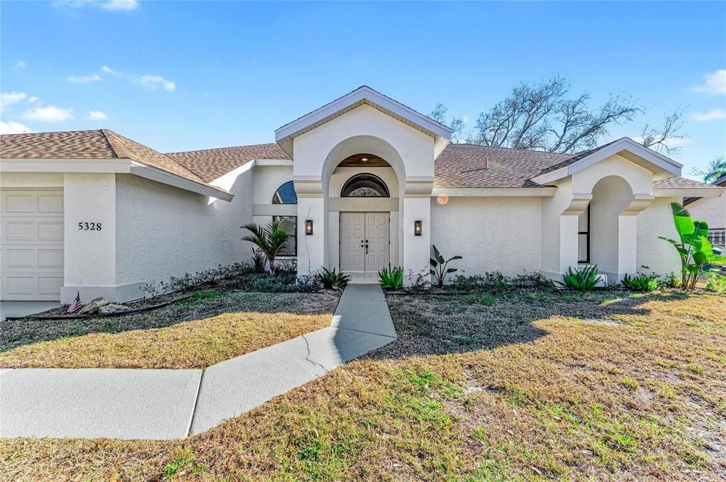 Photo of 5328 Dominica Cir, Sarasota, FL 34233 (MLS # A4684323)