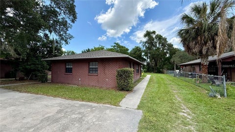 Photo of 210 N Lone Oak Drive #1, Leesburg, FL 34748 (MLS # S5158722)
