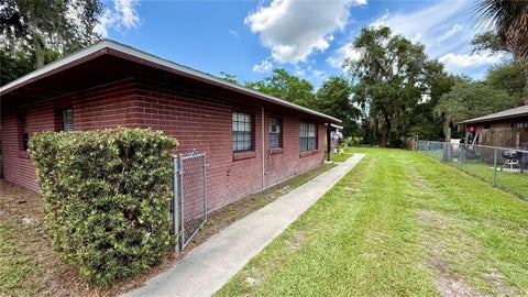 Tiny photo for 210 N Lone Oak Drive #1, Leesburg, FL 34748 (MLS # S5158722)