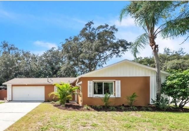Photo of 1818 Lillian Avenue, Tarpon Springs, FL 34689 (MLS # TB8542088)