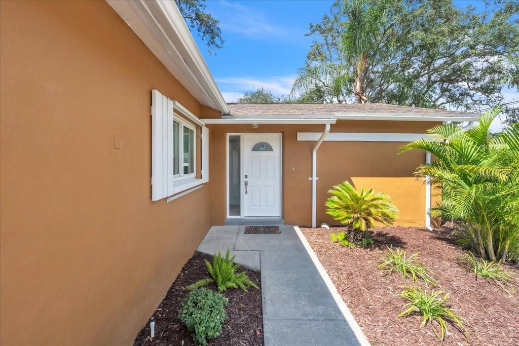 Photo of 1818 Lillian Avenue, Tarpon Springs, FL 34689 (MLS # TB8542088)