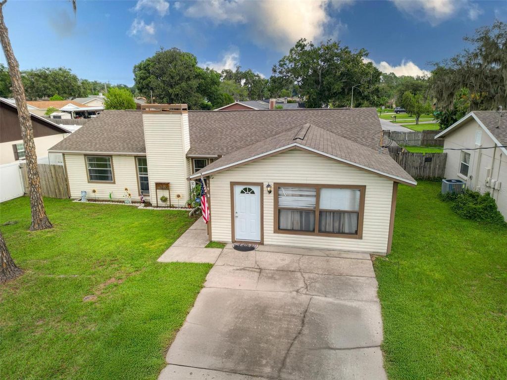 Photo of 519 W Daughtery Road, Lakeland, FL 33809 (MLS # P4936309)