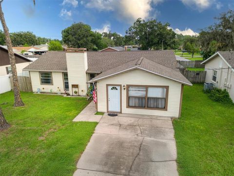 Photo of 519 W Daughtery Road, Lakeland, FL 33809 (MLS # P4936309) Photo of 519 W Daughtery Road, Lakeland, FL 33809 (MLS # P4936309)