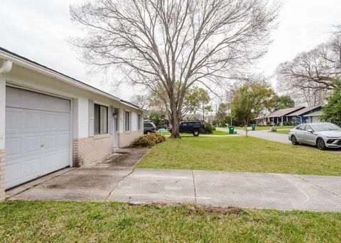 A home in HOLLY HILL