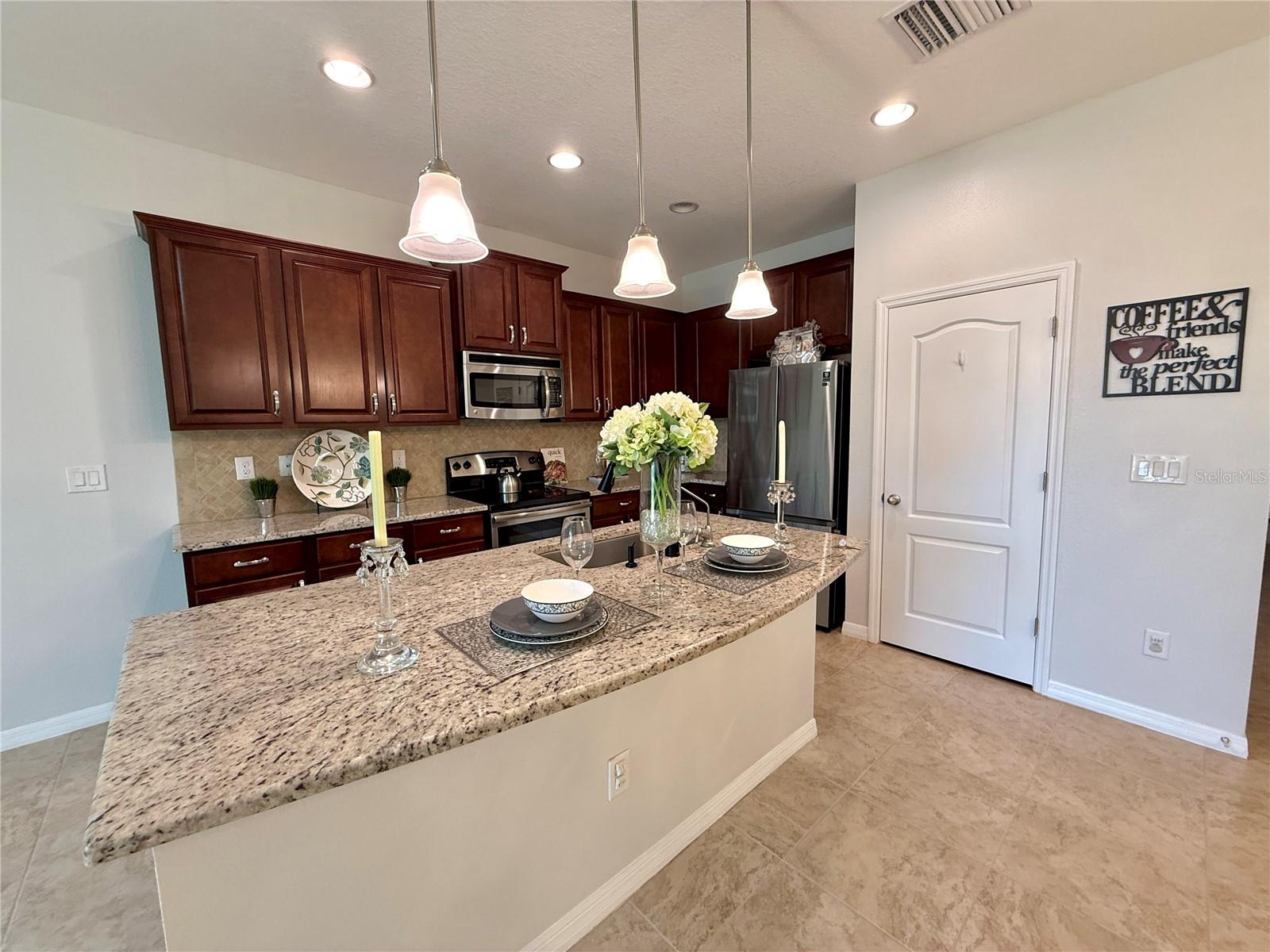 AVELAR CREEK NORTH - Residential Lease