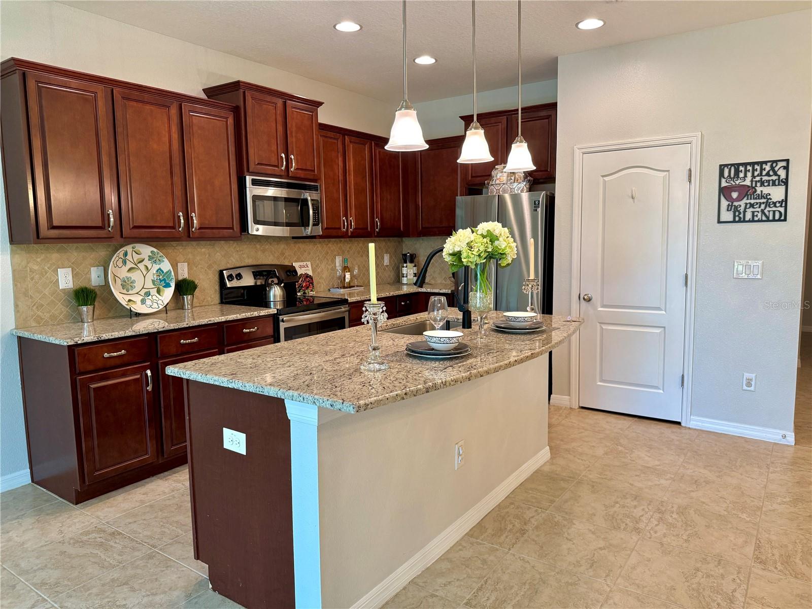 AVELAR CREEK NORTH - Residential Lease