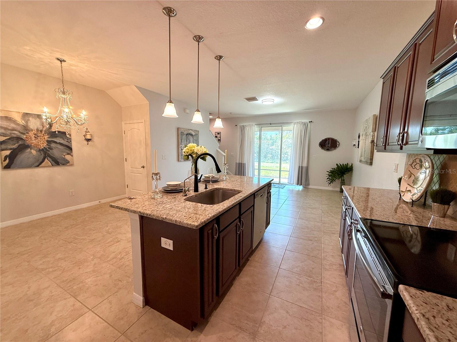 AVELAR CREEK NORTH - Residential Lease