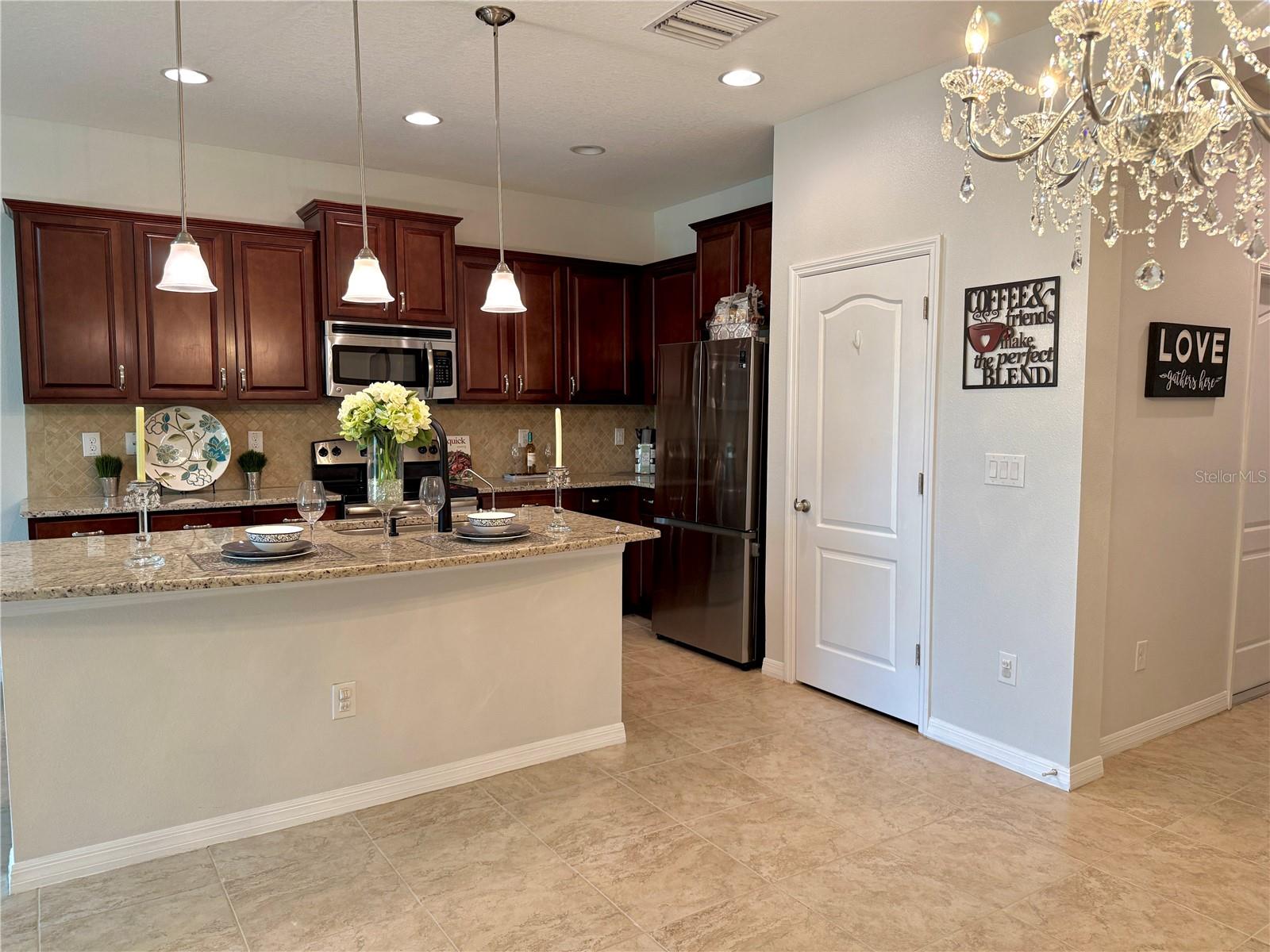 AVELAR CREEK NORTH - Residential Lease