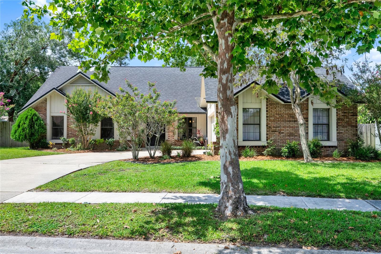 370 BRUSHWOOD LANE