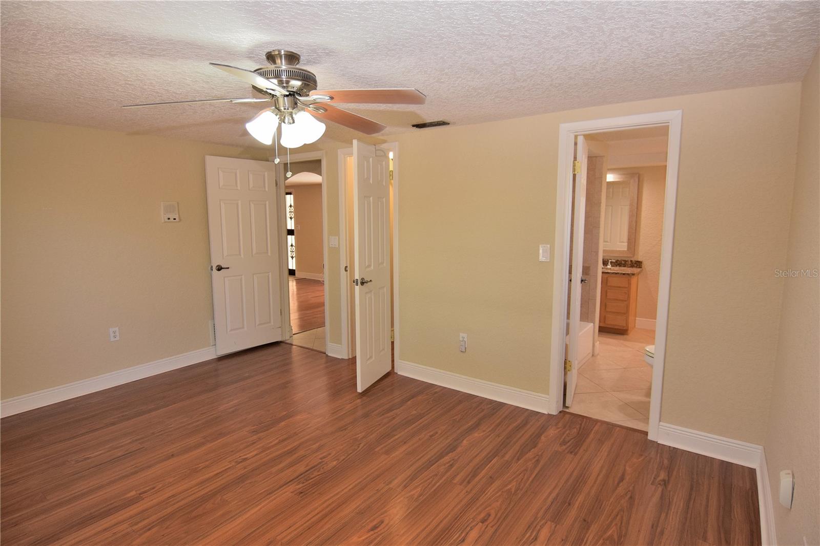 REGENCY PARK - Residential