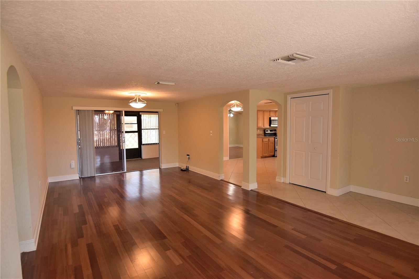 REGENCY PARK - Residential