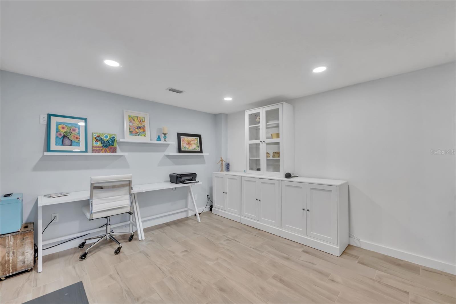 RAMBLEWOOD CONDO - Residential
