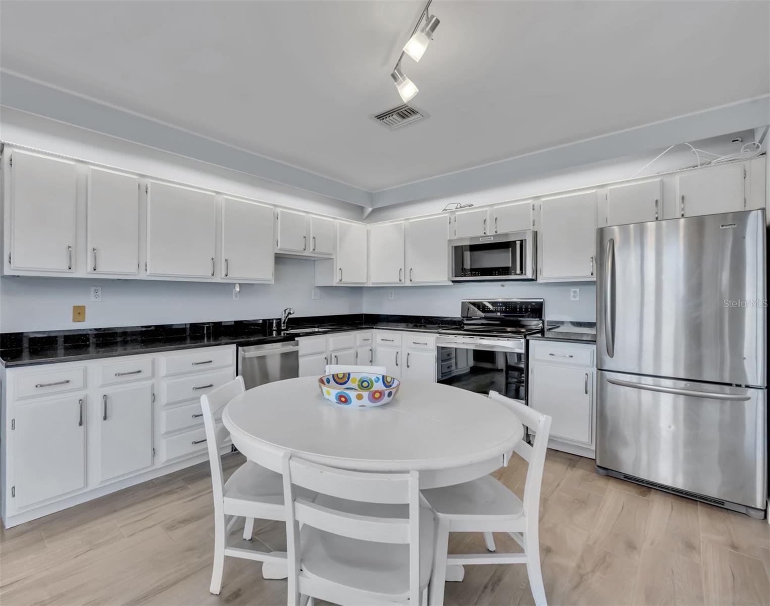 RAMBLEWOOD CONDO - Residential