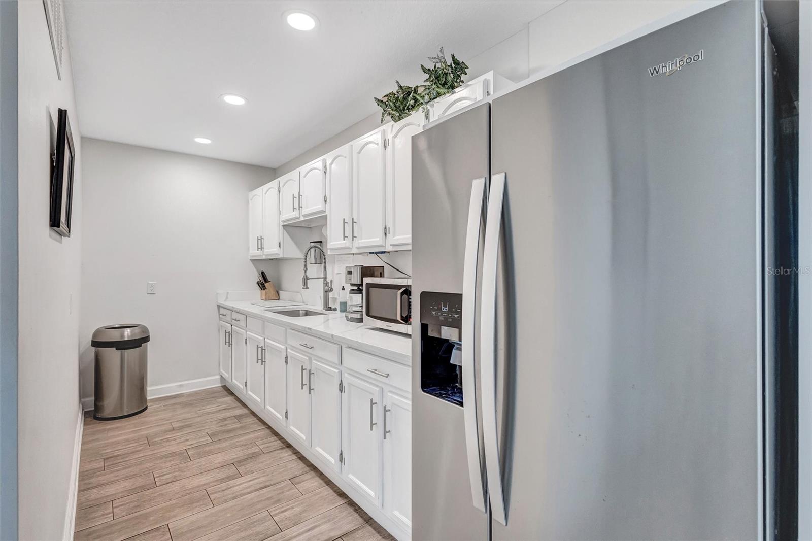 BAY POINTE CONDO - Residential