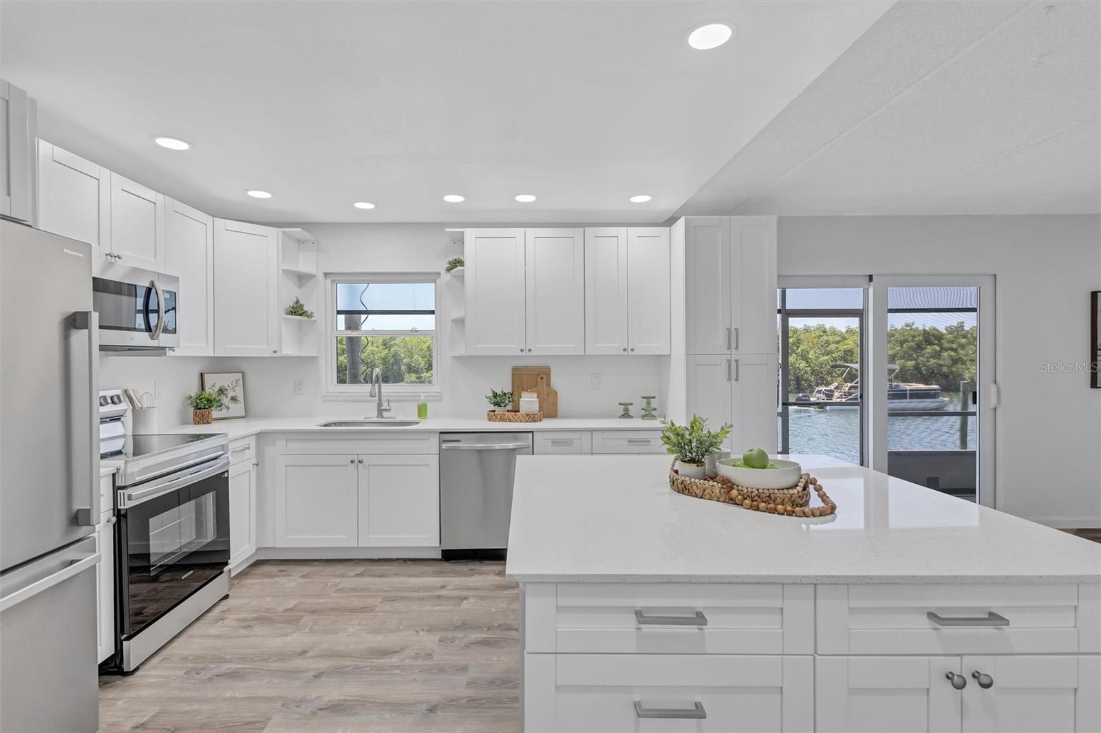 BAY POINTE CONDO - Residential
