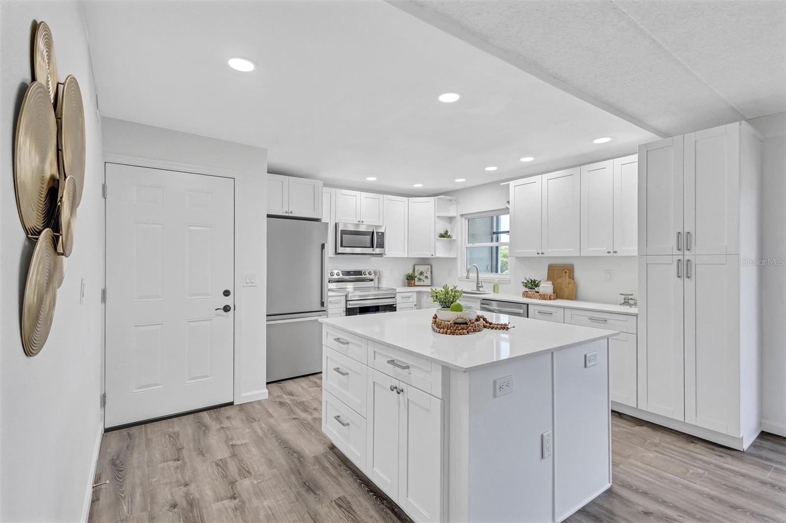 BAY POINTE CONDO - Residential