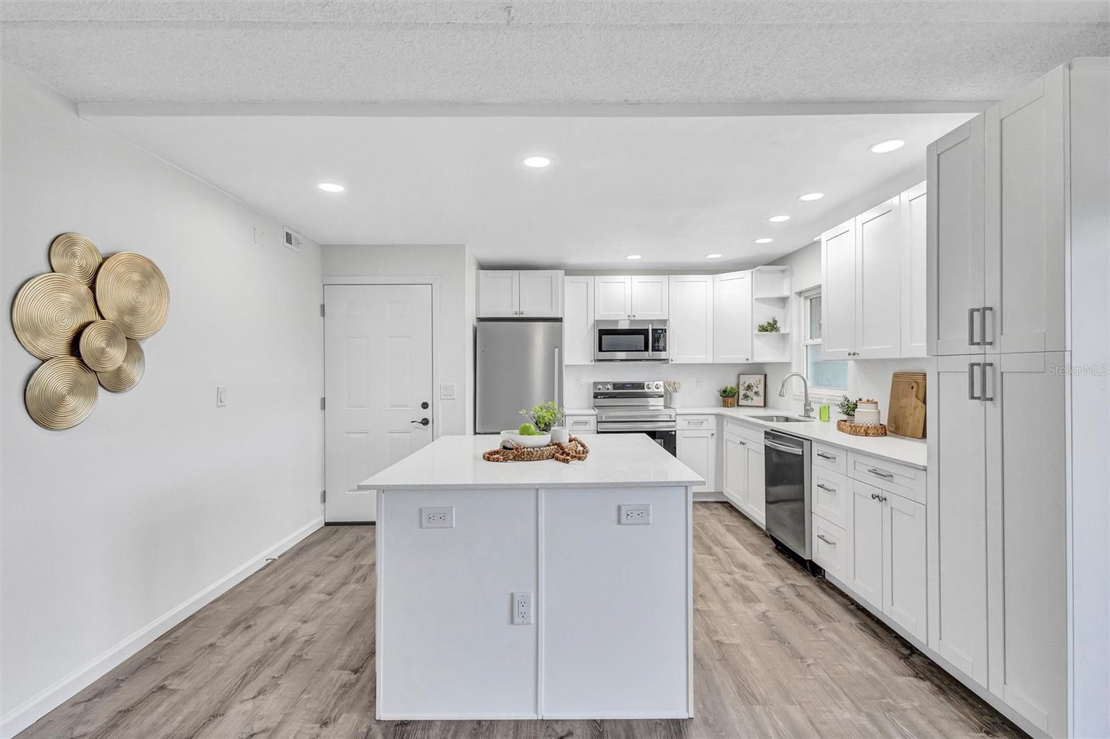 BAY POINTE CONDO - Residential