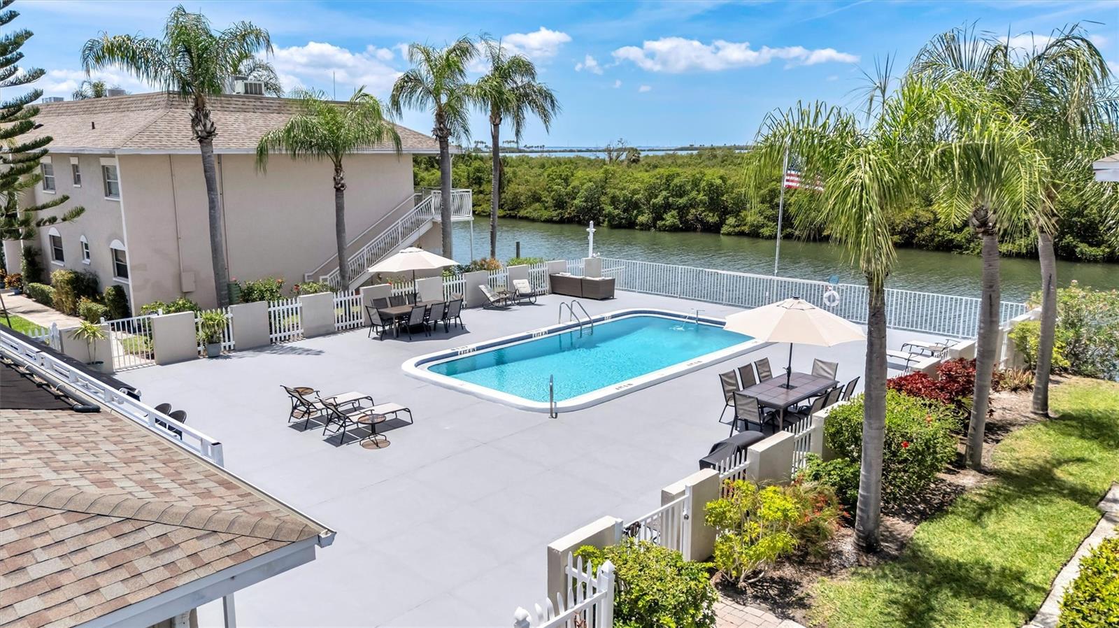 BAY POINTE CONDO - Residential