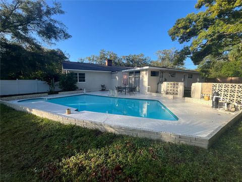 A home in DELAND