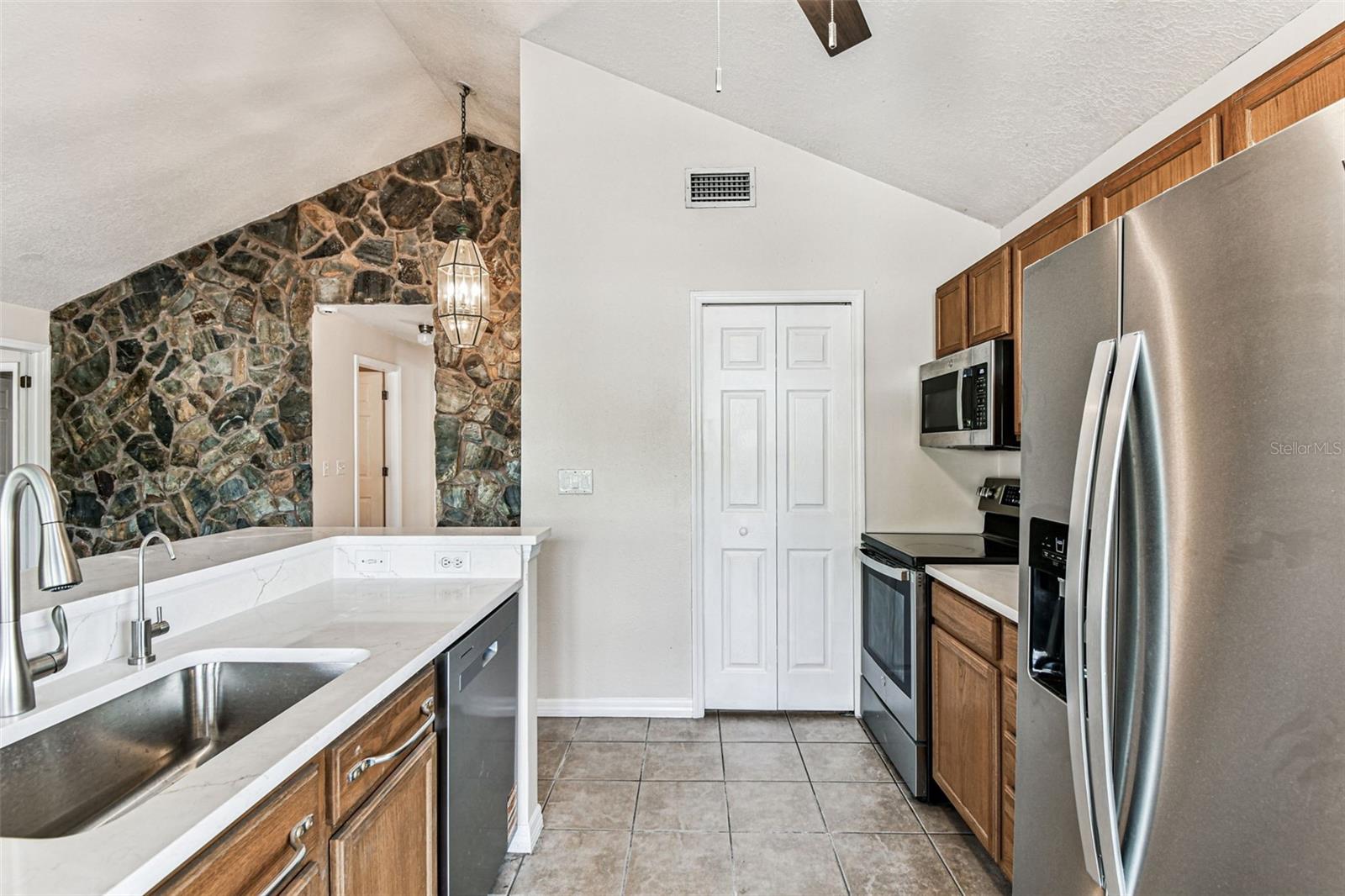 LAKE ST GEORGE SOUTH UNIT III - Residential