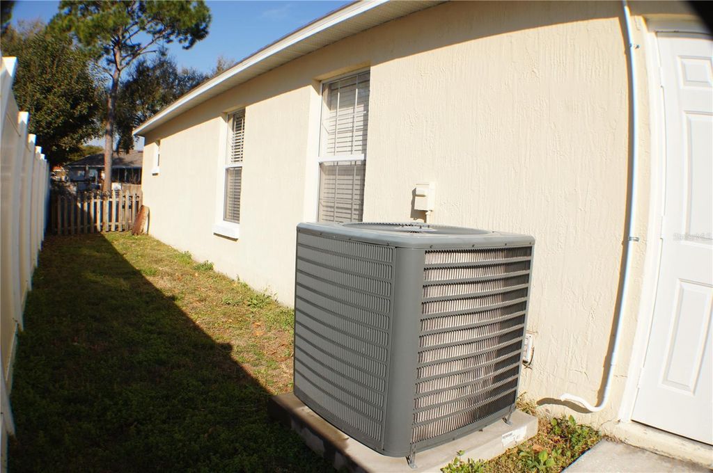 Photo of 214 Eagle Point Loop, Auburndale, FL 33823 (MLS # S5142239)