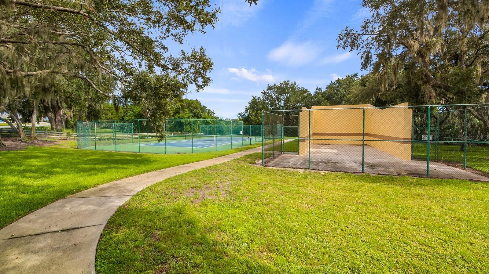 LAKES & SPGS SUB - Residential