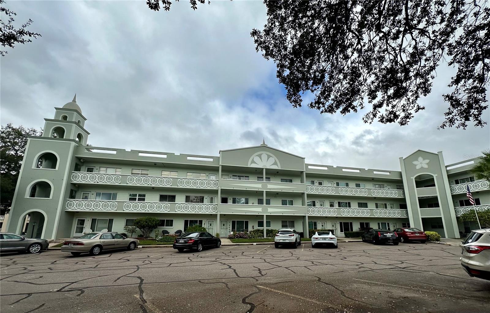 ON TOP OF THE WORLD - Residential Lease