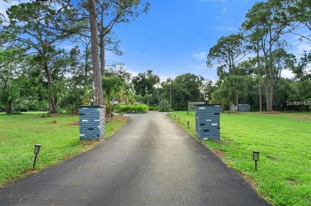 Photo of 3740 Aberdeen Drive, Sarasota, FL 34240 (MLS # N6141991)