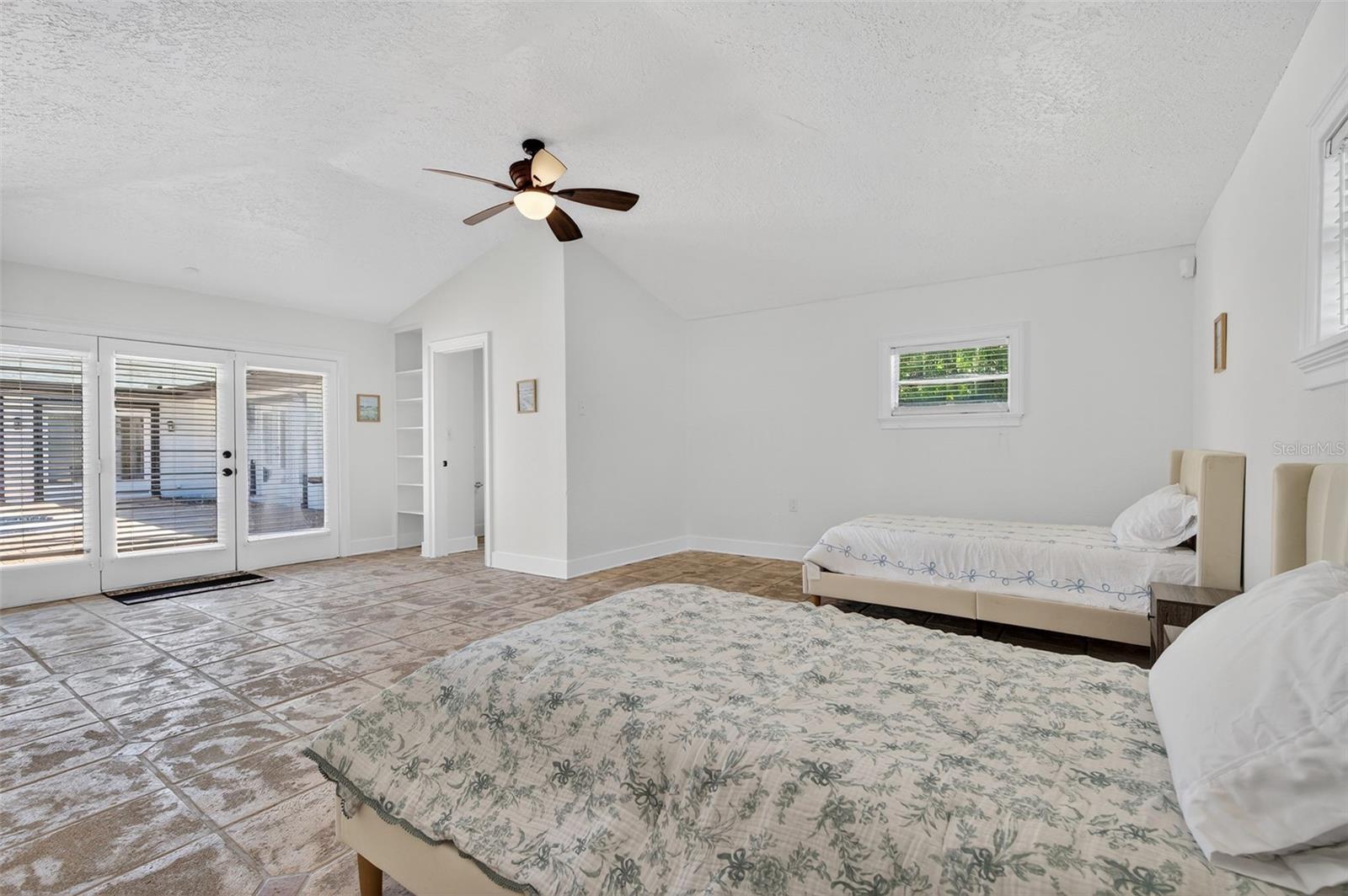 DAVIS ISLANDS - Residential Lease