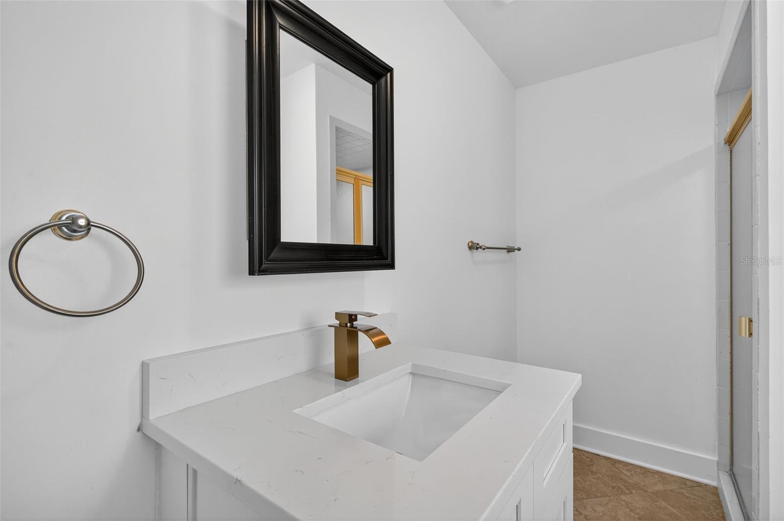 DAVIS ISLANDS - Residential Lease