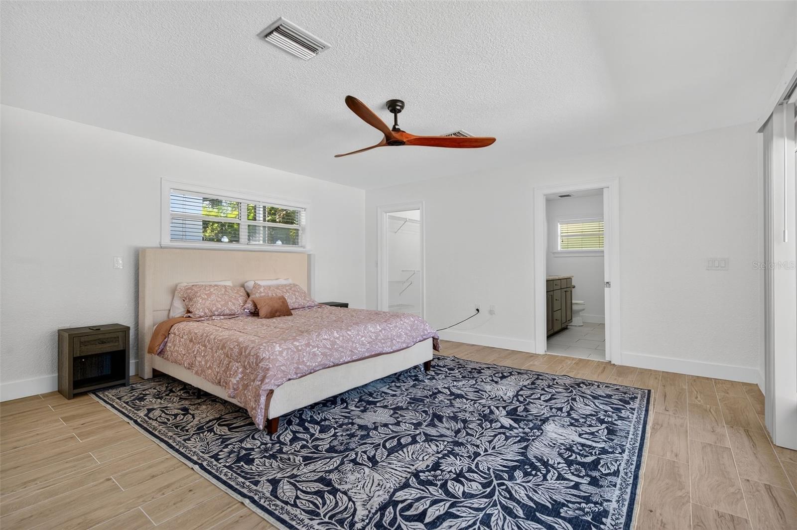 DAVIS ISLANDS - Residential Lease