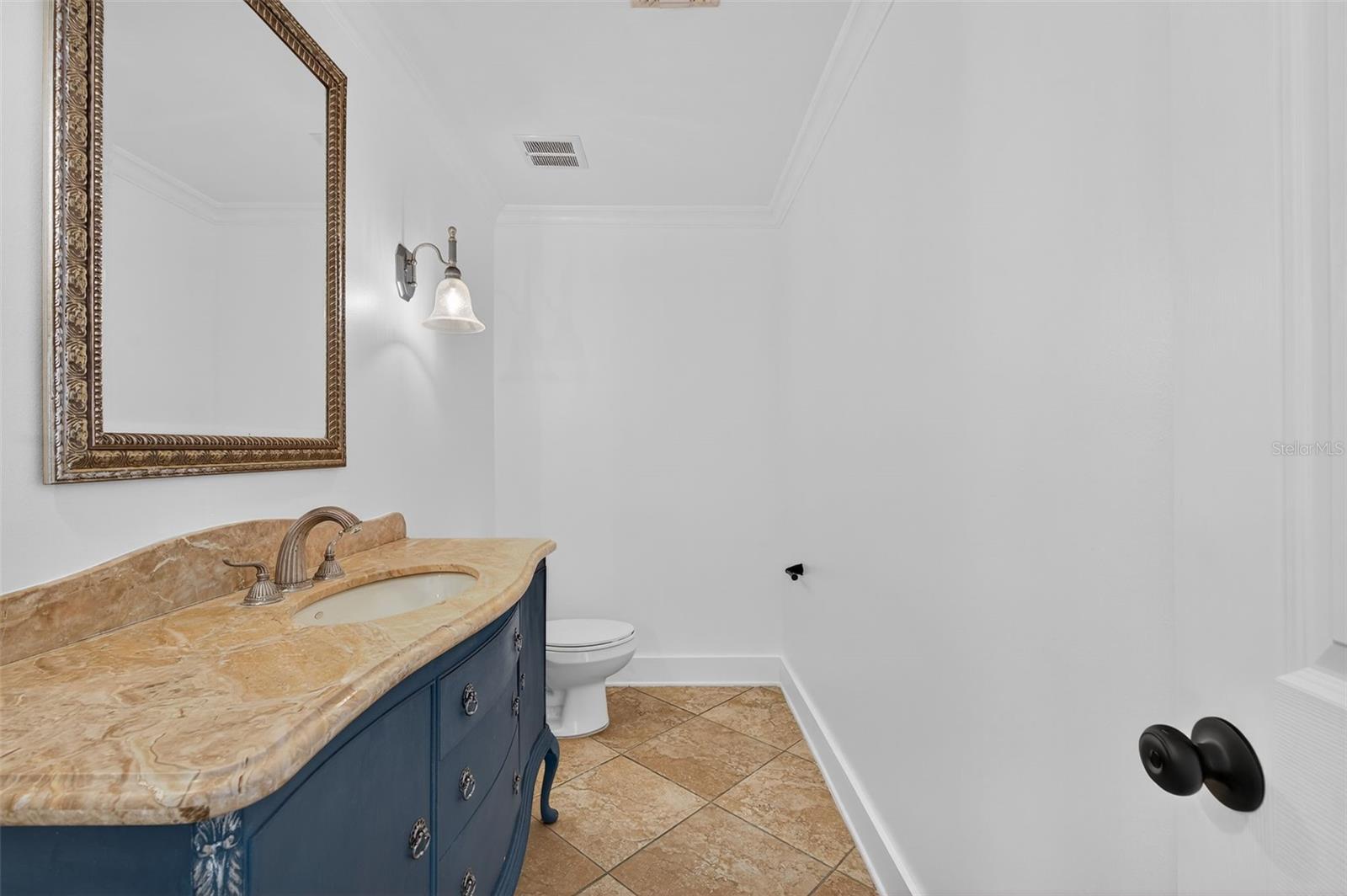 DAVIS ISLANDS - Residential Lease