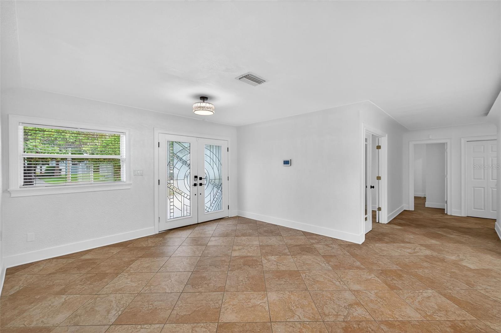516 W DAVIS BOULEVARD