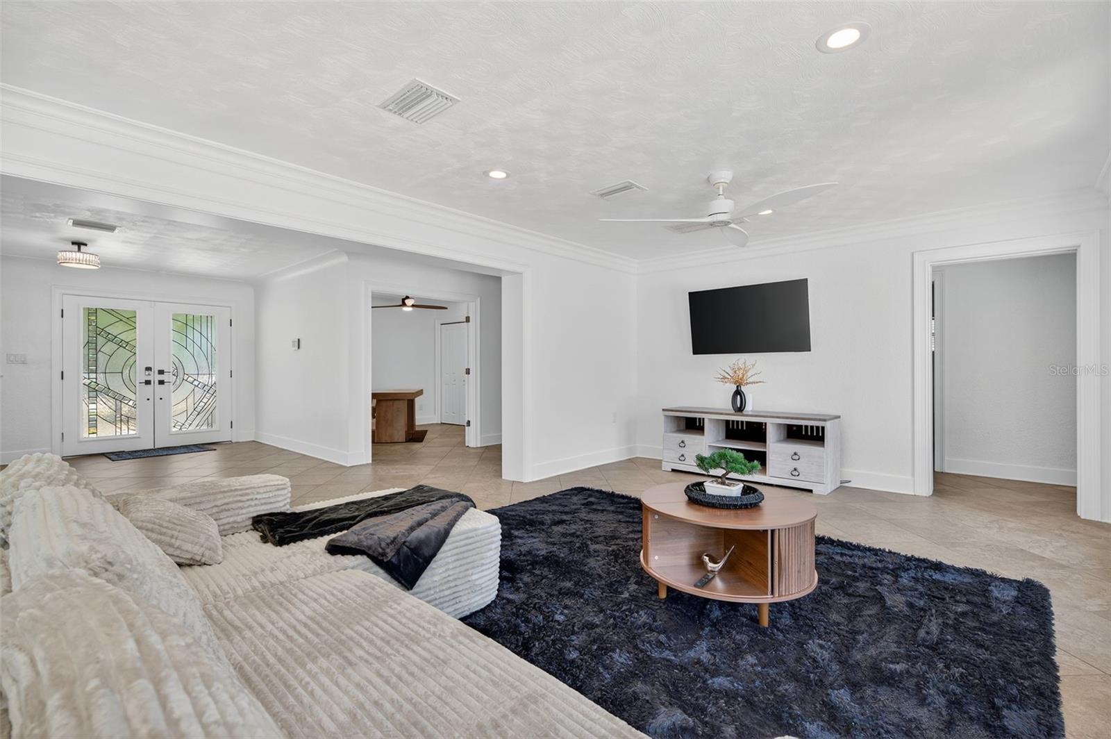 DAVIS ISLANDS - Residential Lease