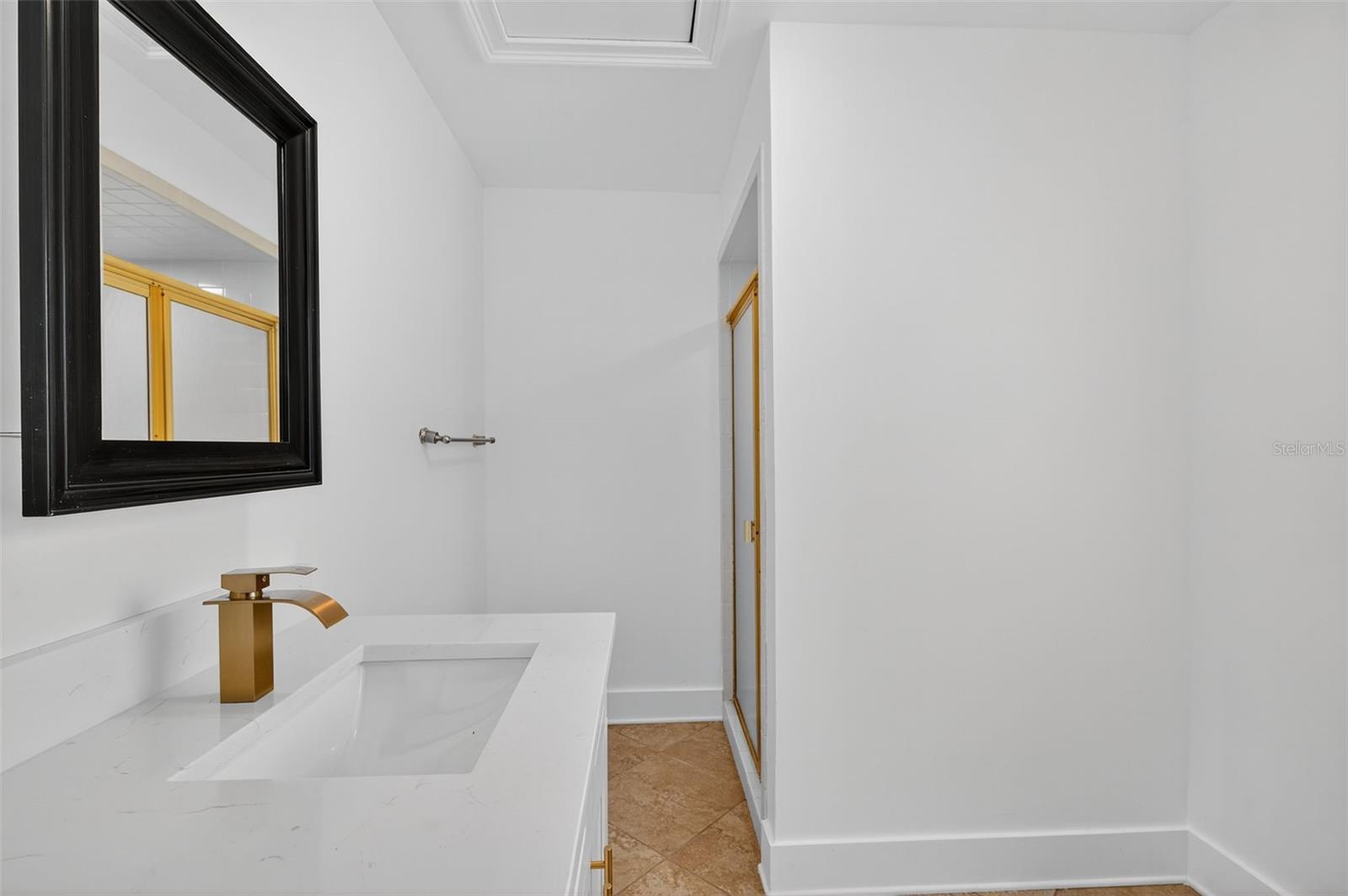 DAVIS ISLANDS - Residential Lease