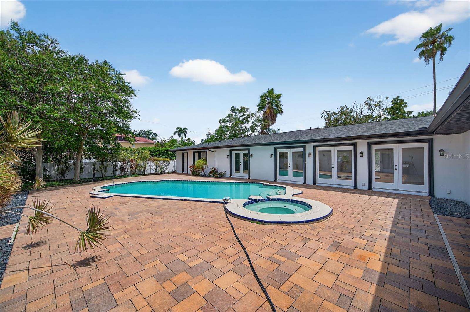 DAVIS ISLANDS - Residential Lease