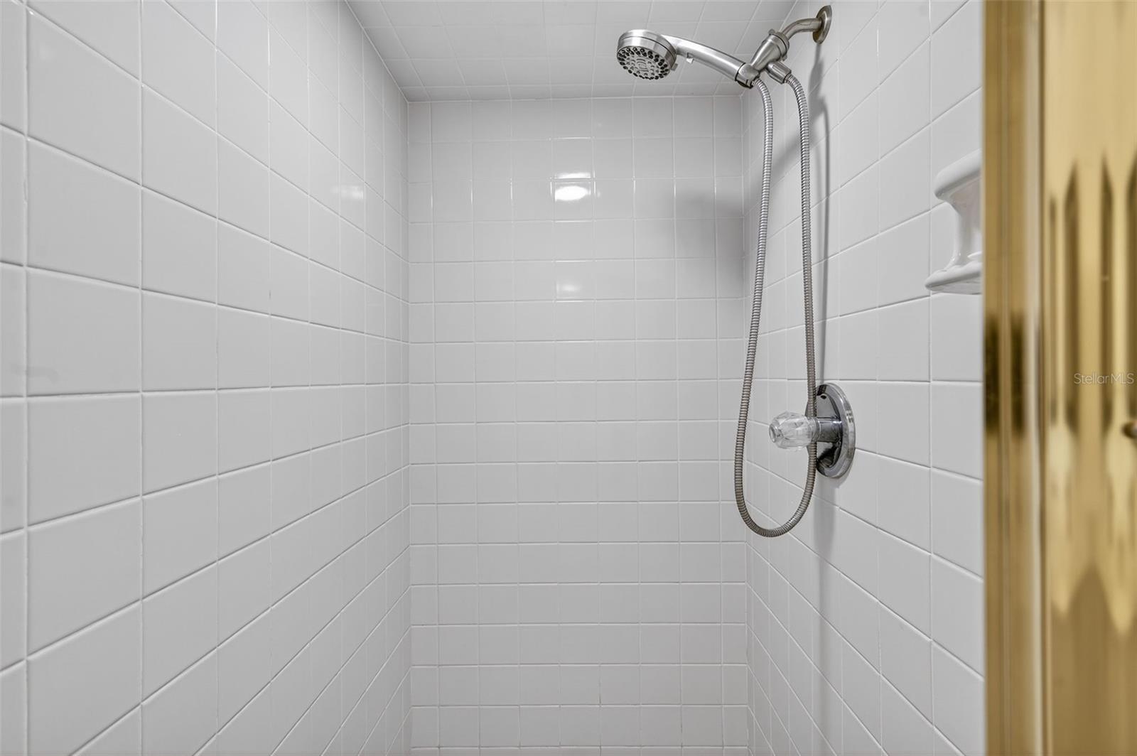 DAVIS ISLANDS - Residential Lease