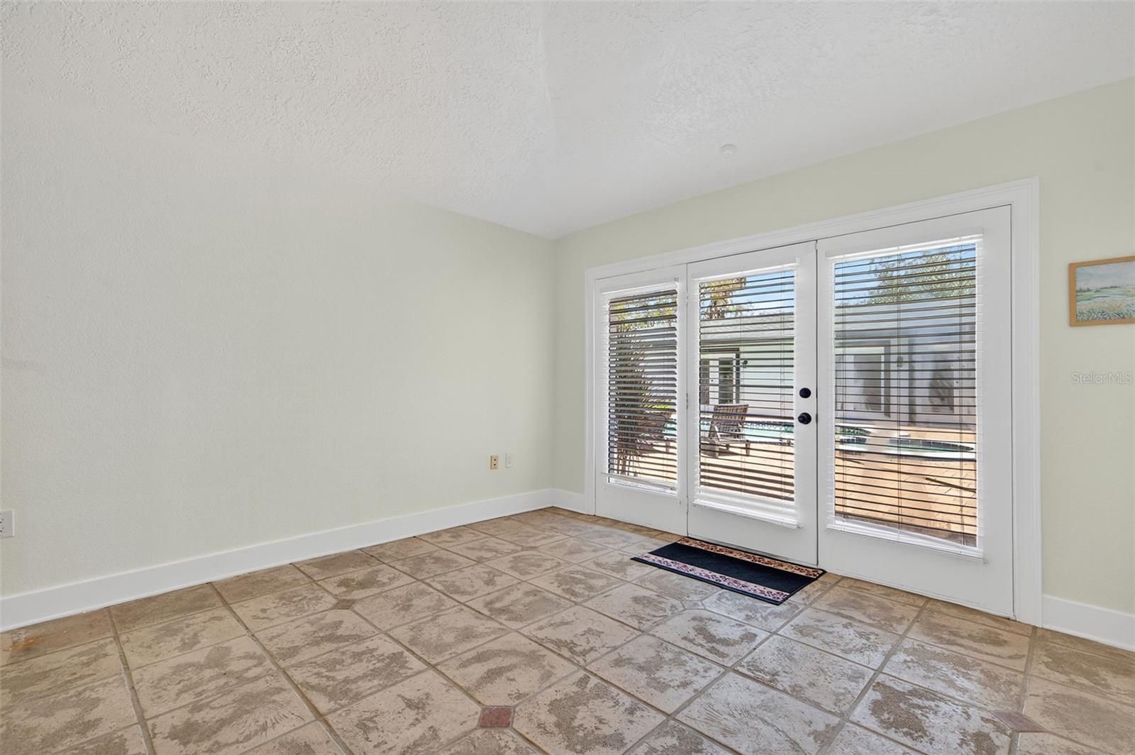 DAVIS ISLANDS - Residential Lease