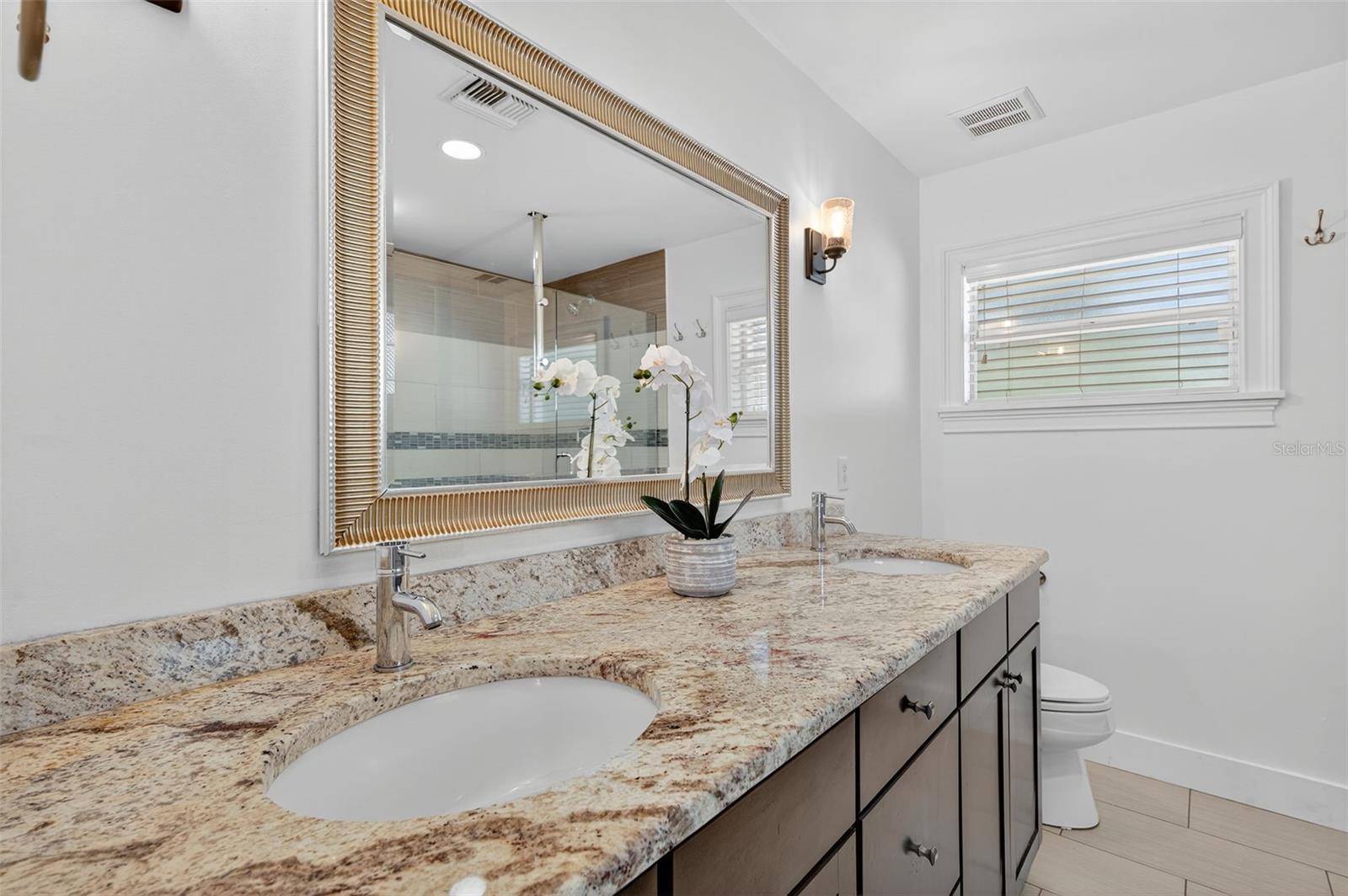 DAVIS ISLANDS - Residential Lease